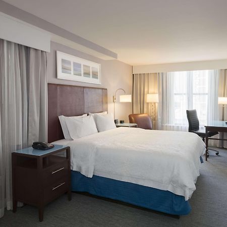 Hampton Inn Seaport Financial District New York Exterior photo