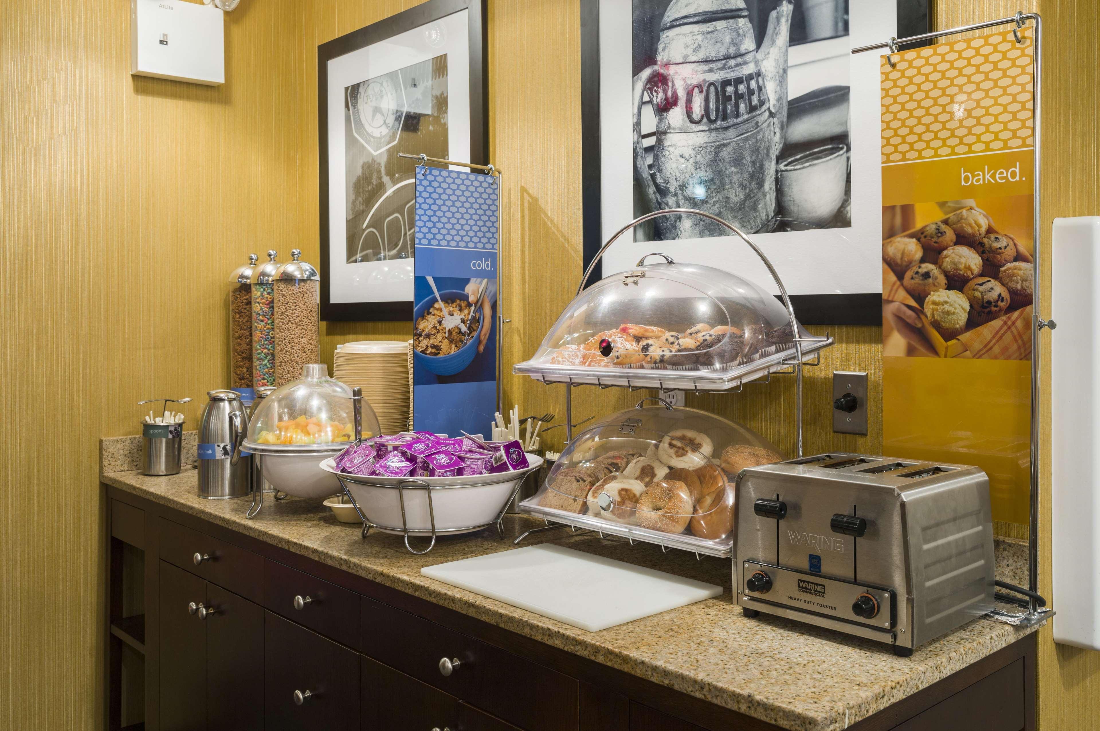 Hampton Inn Seaport Financial District New York Exterior photo