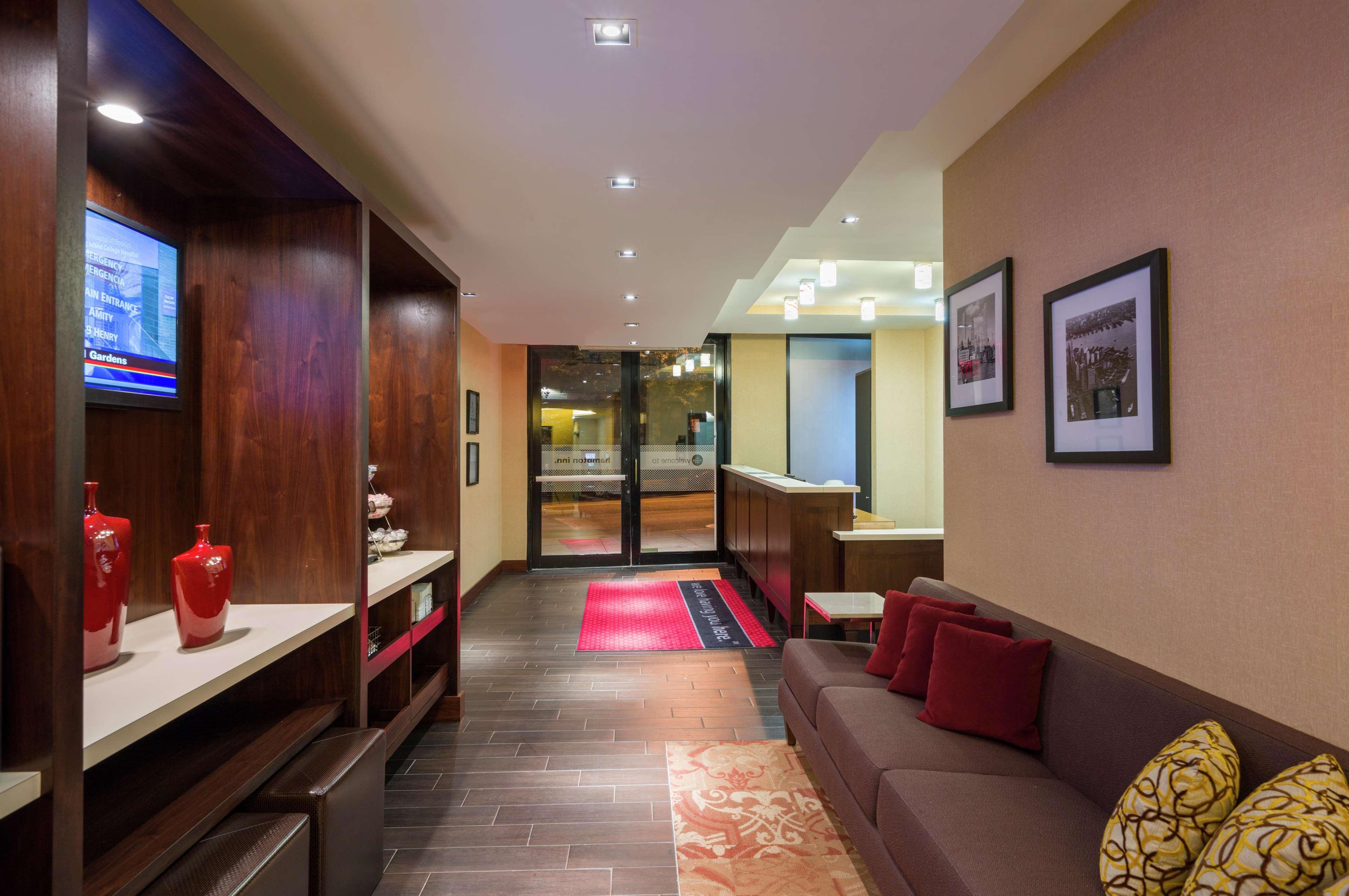 Hampton Inn Seaport Financial District New York Exterior photo