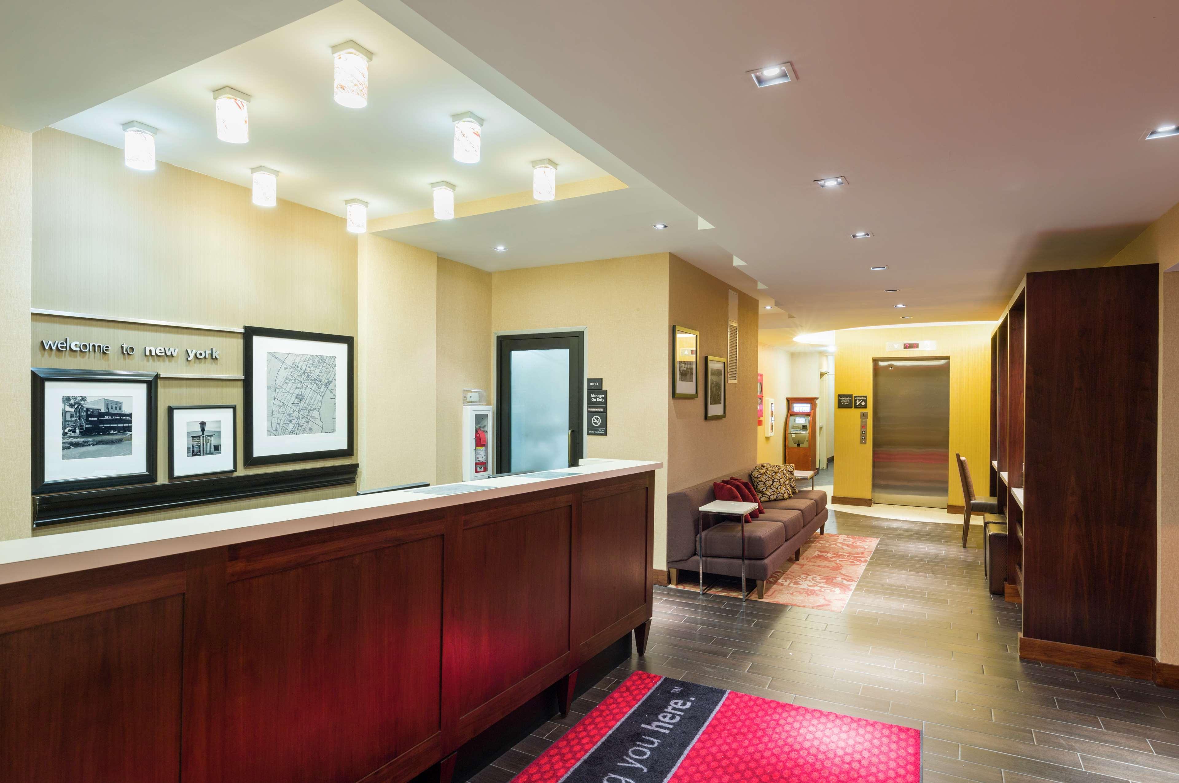 Hampton Inn Seaport Financial District New York Exterior photo