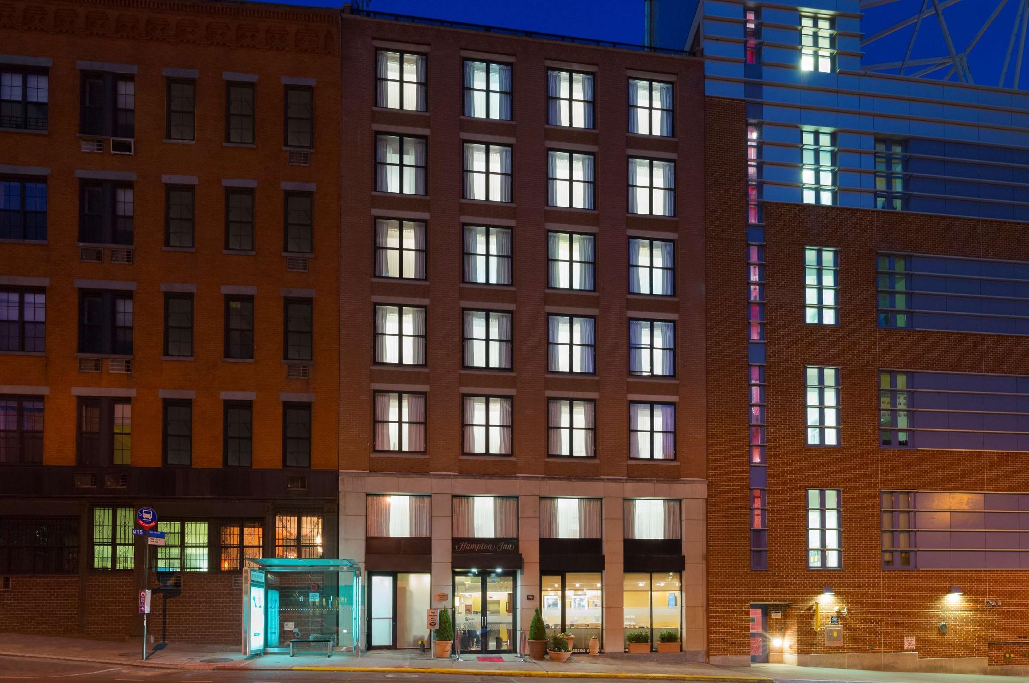 Hampton Inn Seaport Financial District New York Exterior photo