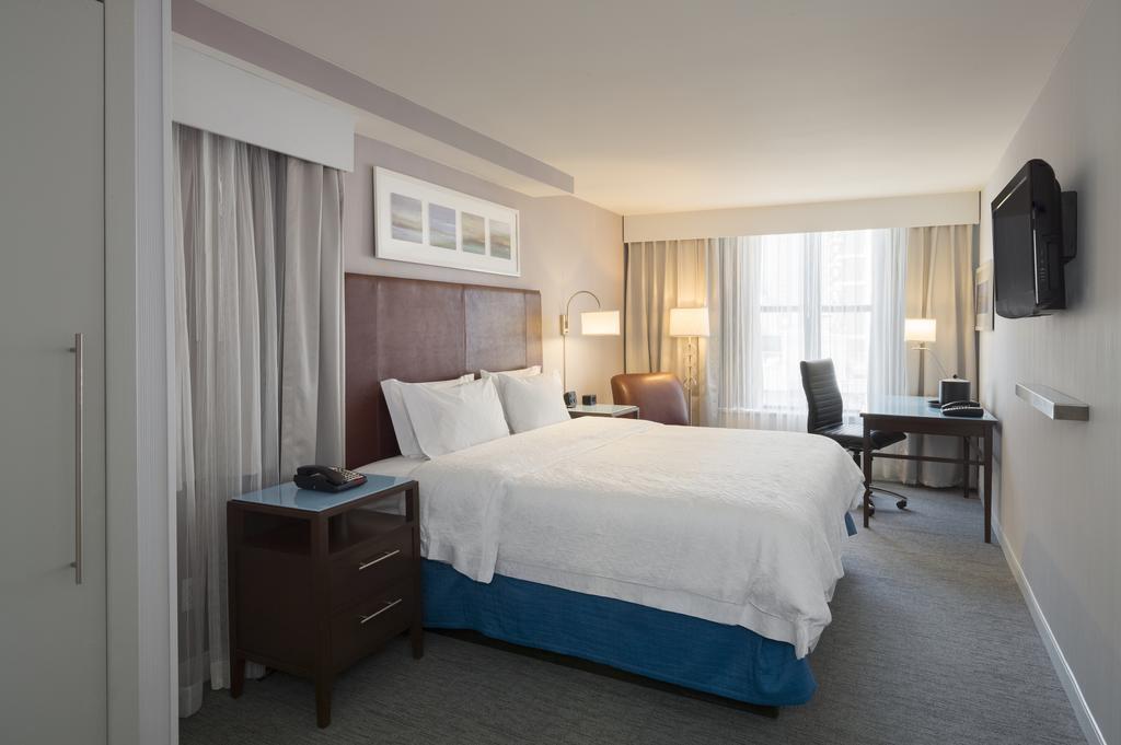 Hampton Inn Seaport Financial District New York Exterior photo