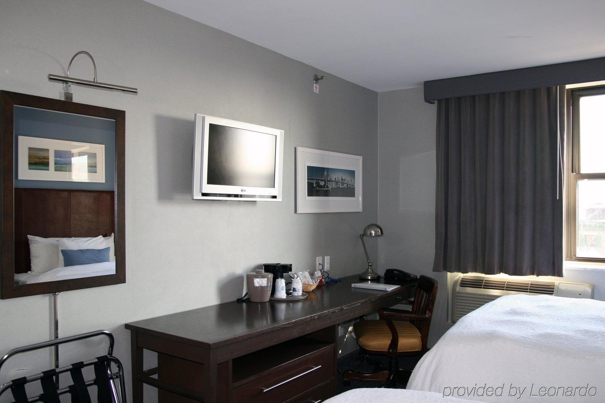 Hampton Inn Seaport Financial District New York Room photo