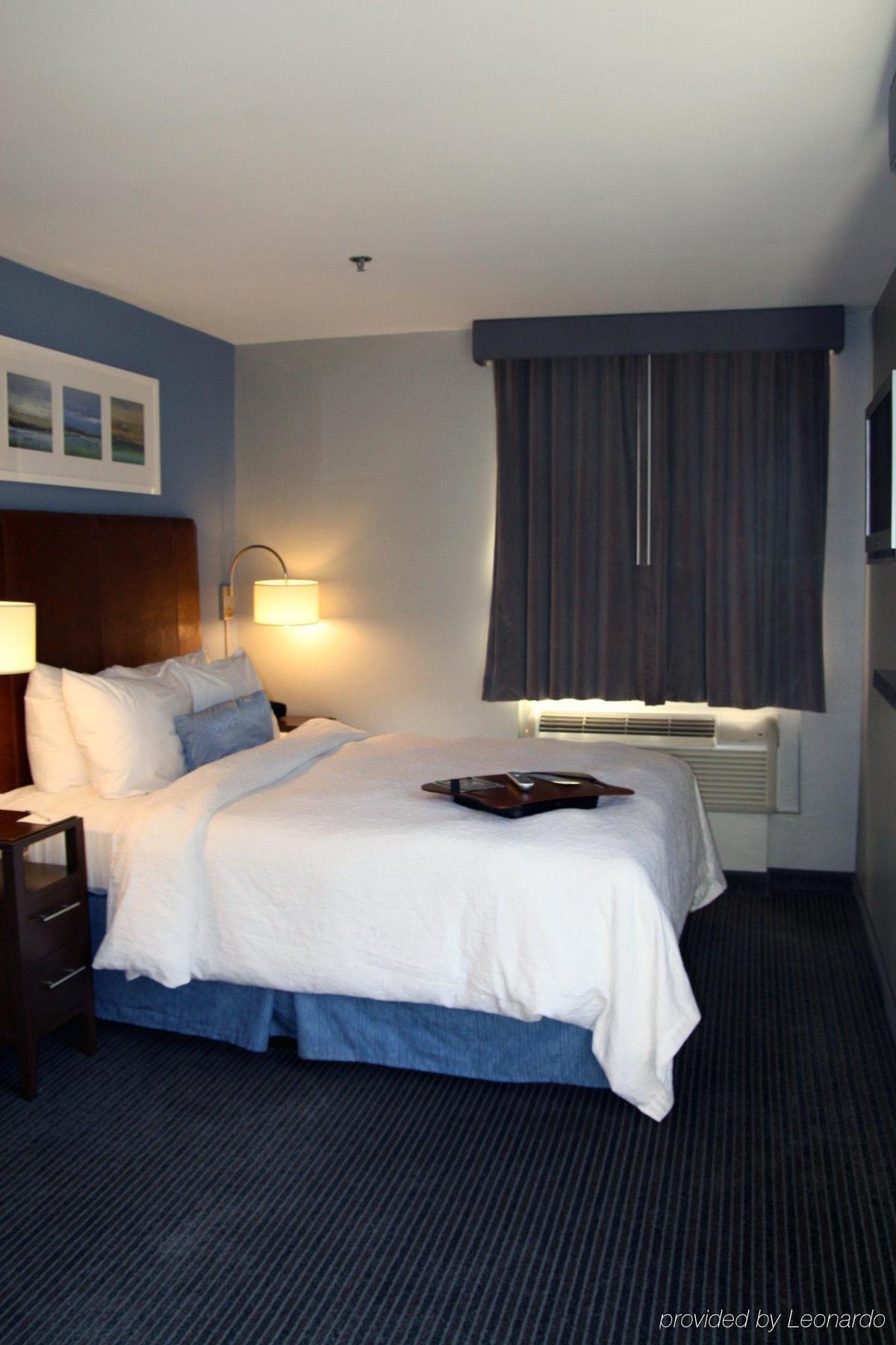 Hampton Inn Seaport Financial District New York Room photo
