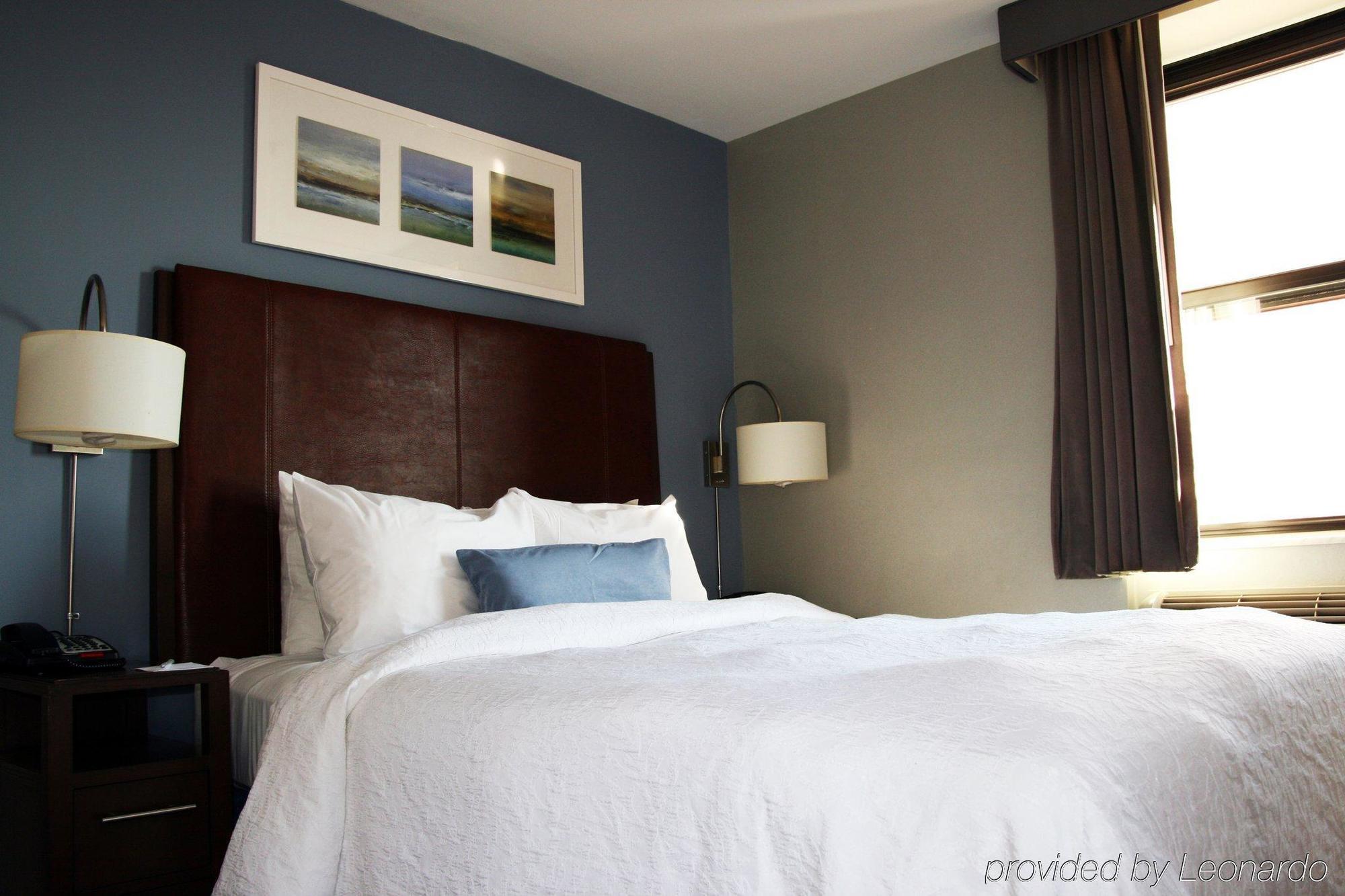 Hampton Inn Seaport Financial District New York Room photo
