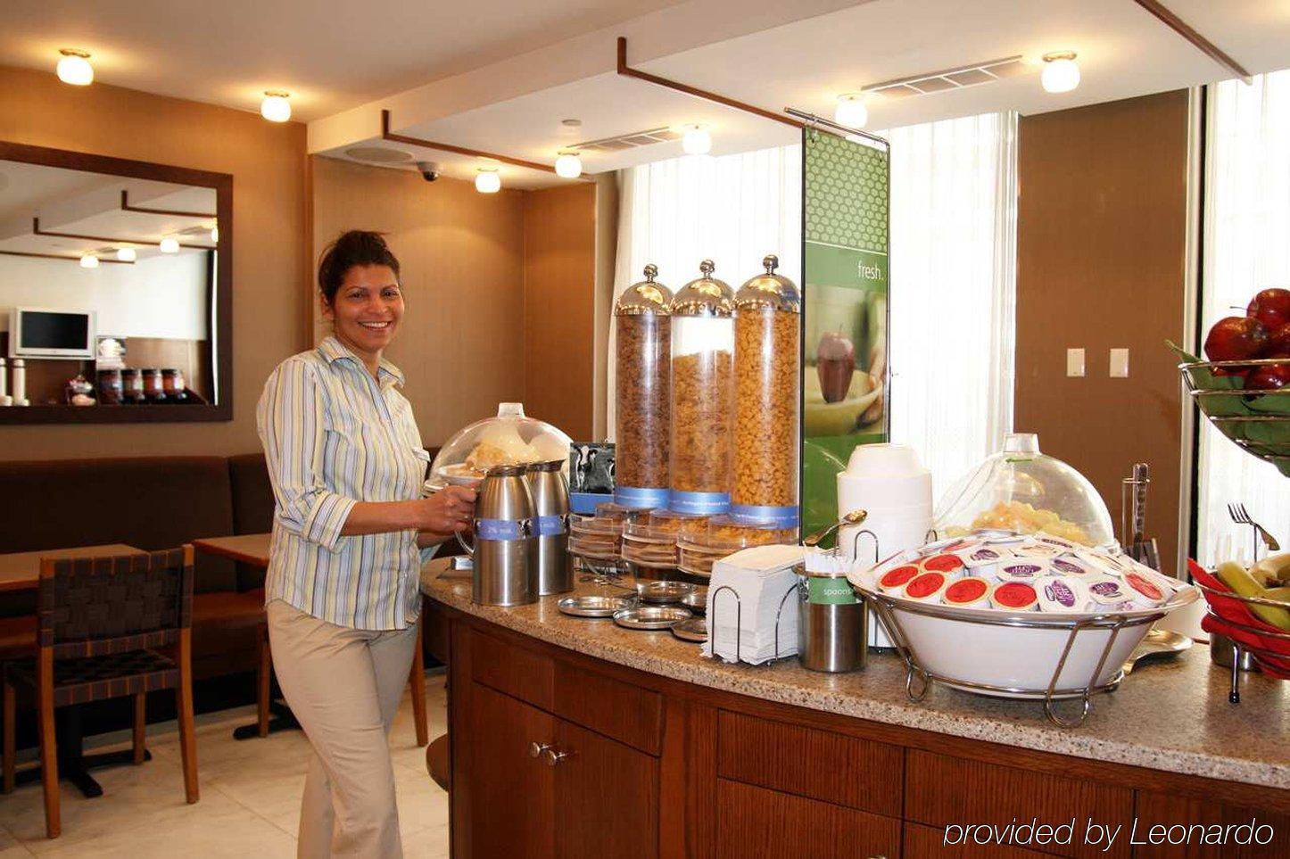 Hampton Inn Seaport Financial District New York Restaurant photo