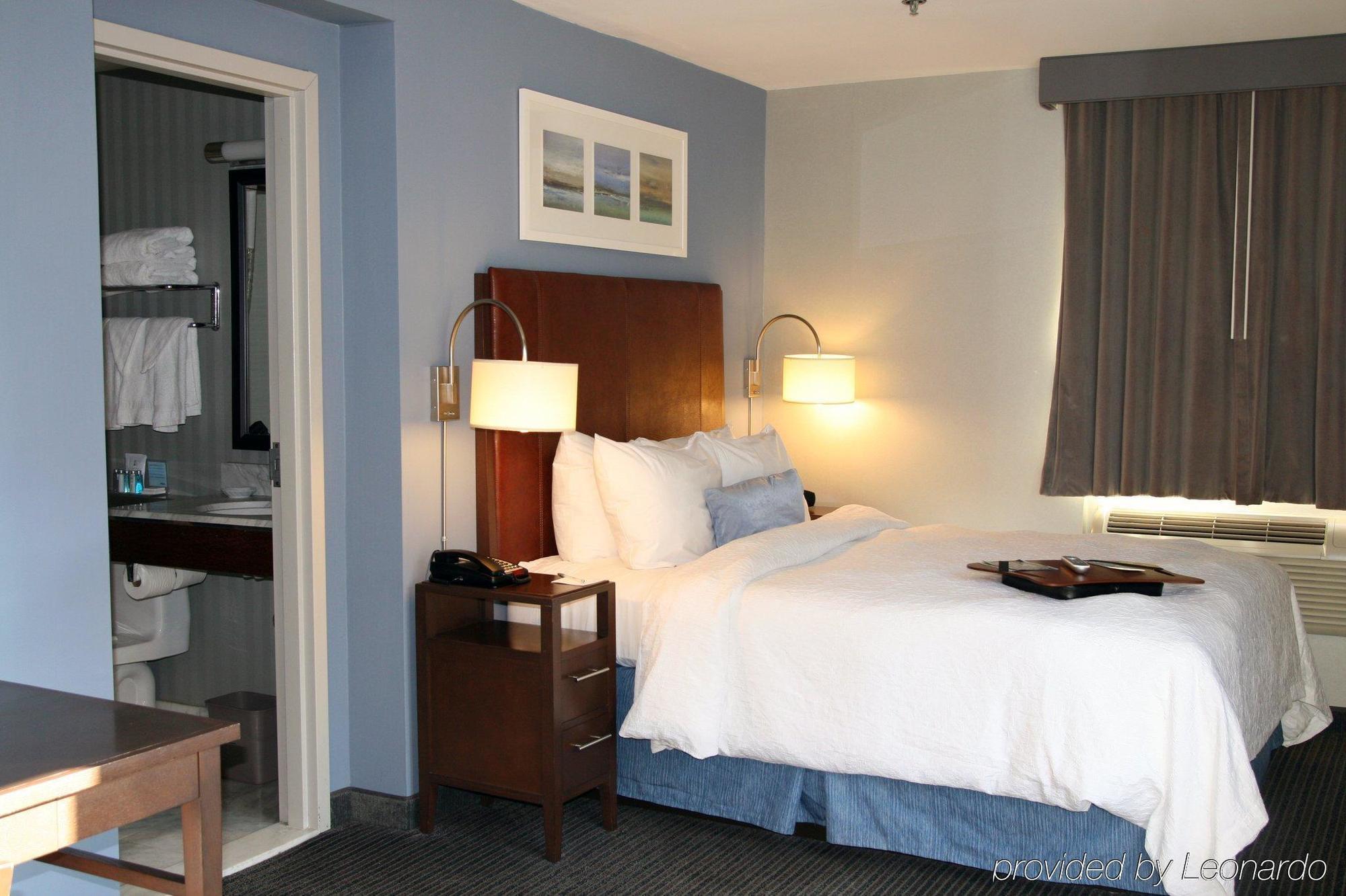 Hampton Inn Seaport Financial District New York Room photo