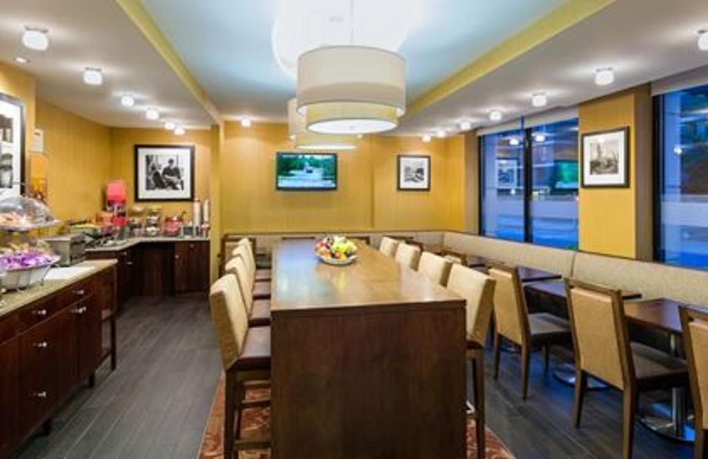 Hampton Inn Seaport Financial District New York Exterior photo