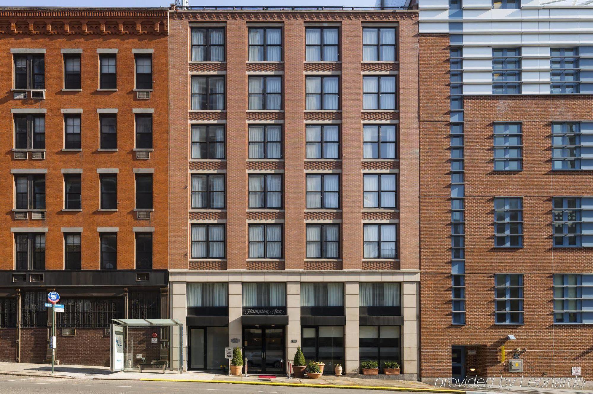 Hampton Inn Seaport Financial District New York Exterior photo